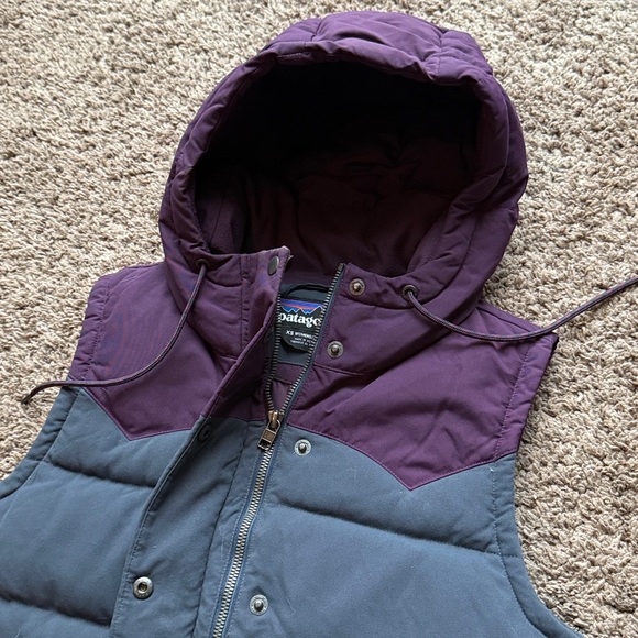 Patagonia Women’s Two-Tone (charcoal grey/dark purple) Hooded Vest, Sz. XS - Picture 2 of 12